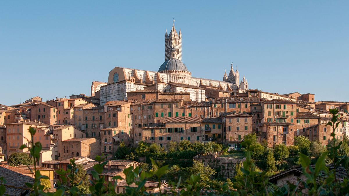 Siena je gotický klenot. Za hradbami města uprostřed Toskánska se zastavil čas